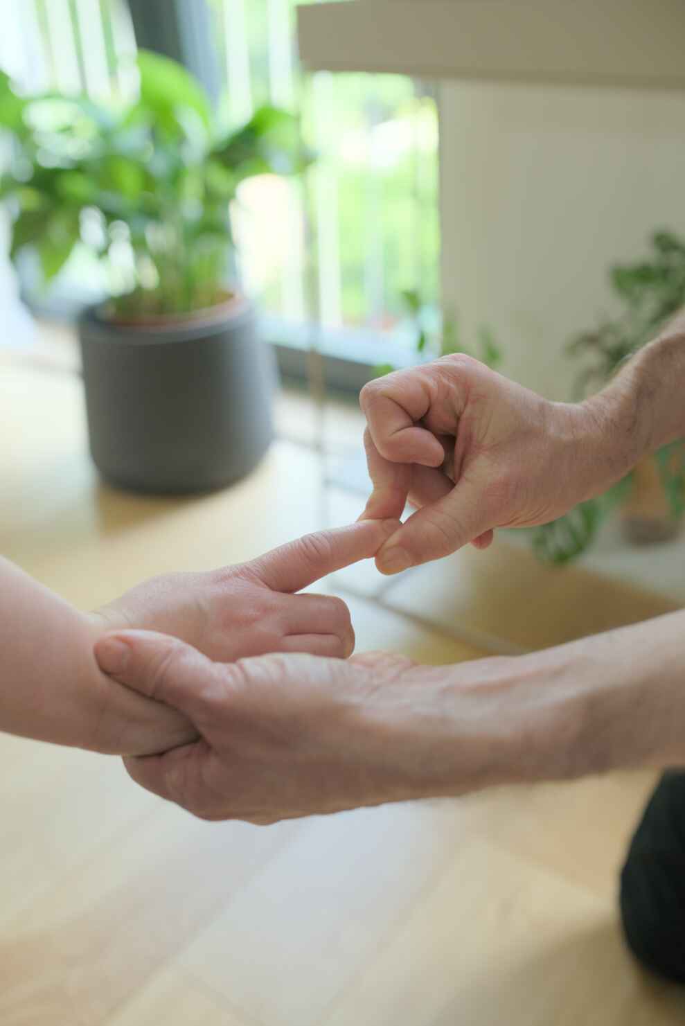 Close up therapist applying finger compression in wellness room.